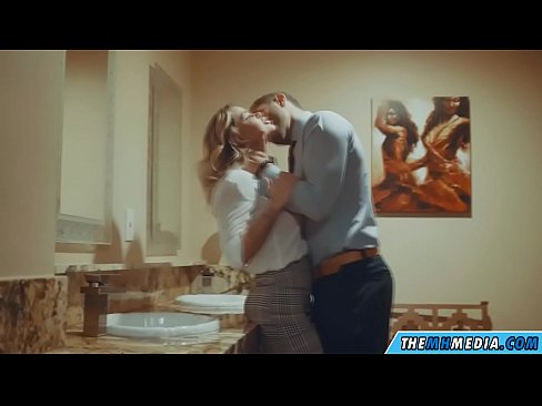 ❤️ כשבלונדינית חזה מפתה אותך בשירותים ציבוריים ☑ פורנו ב-iw.assistdoctor23.ru ﹏